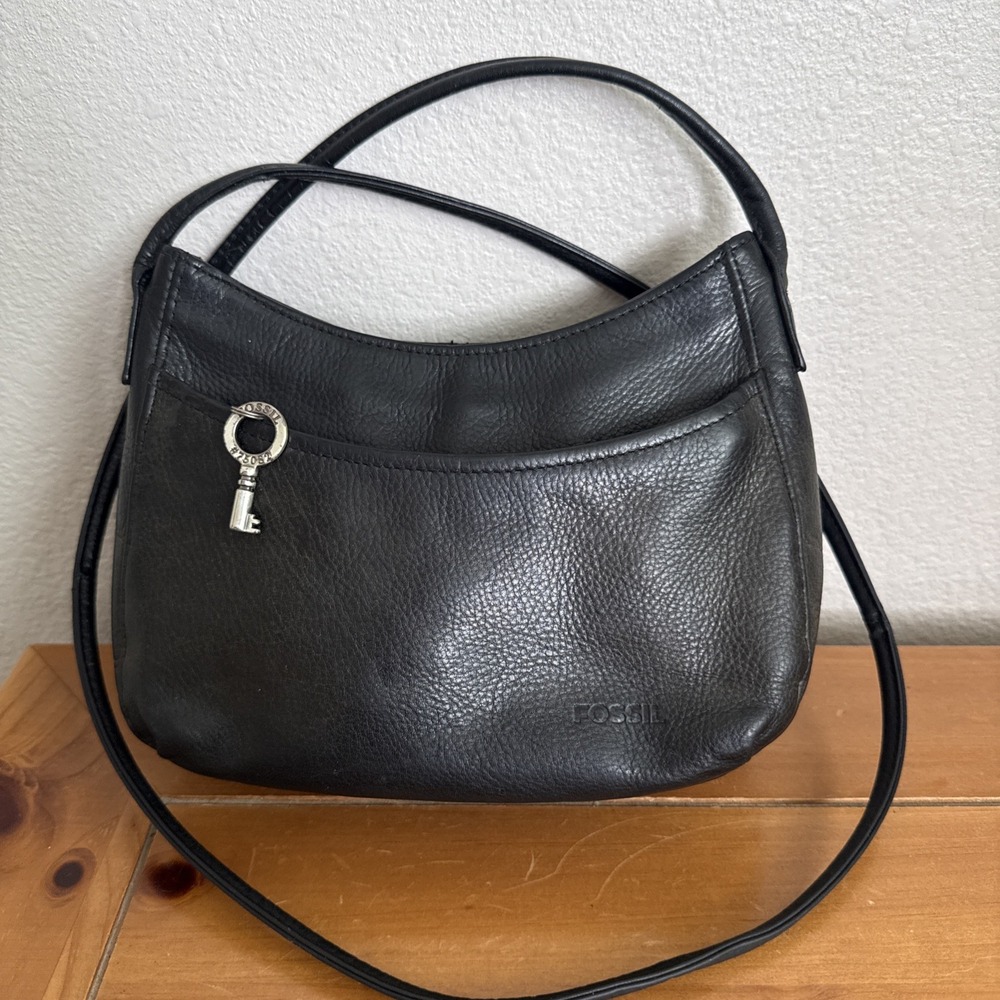 Vintage Y2K Minimalist Fossil Small Black Pebble Leather Crossbody Has Key Charm